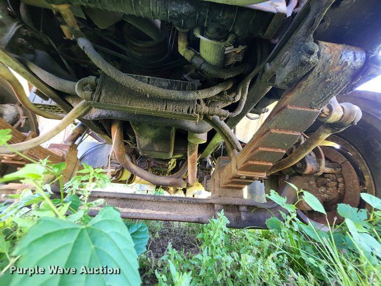 image for item MK9070 1992 Ford F700  flatbed truck