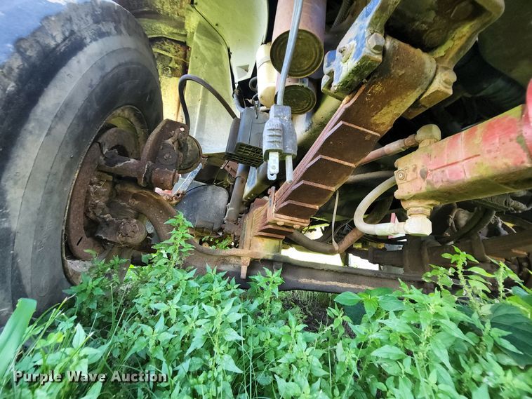 image for item MK9070 1992 Ford F700  flatbed truck