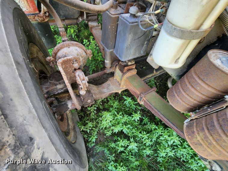 image for item MK9070 1992 Ford F700  flatbed truck