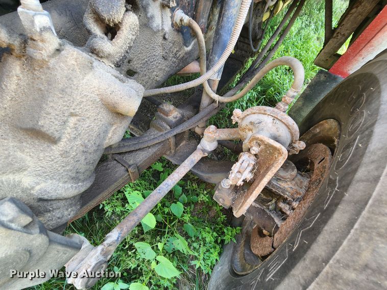 image for item MK9070 1992 Ford F700  flatbed truck