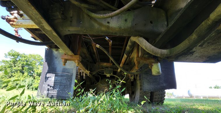 image for item MK9070 1992 Ford F700  flatbed truck