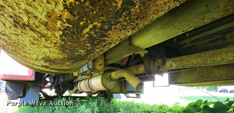 image for item MK9070 1992 Ford F700  flatbed truck