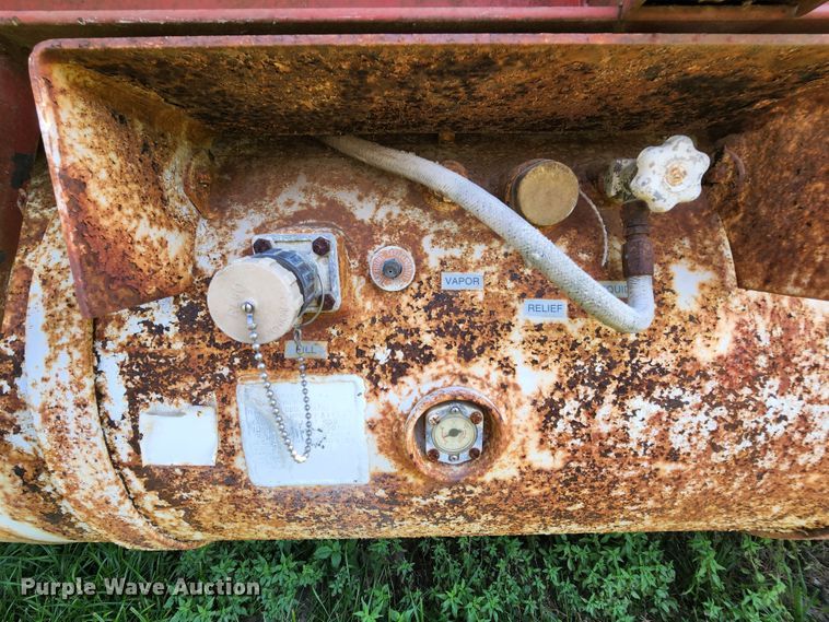 image for item MK9070 1992 Ford F700  flatbed truck