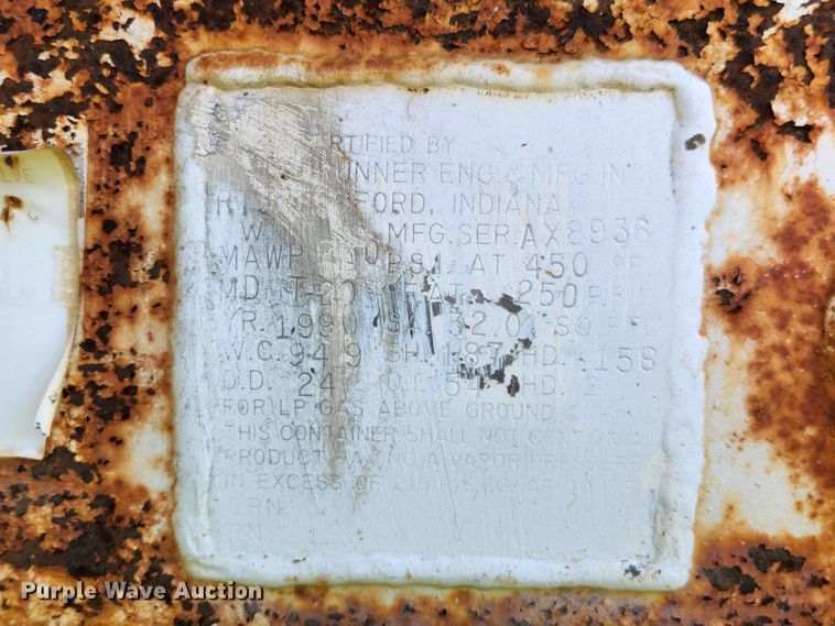 image for item MK9070 1992 Ford F700  flatbed truck