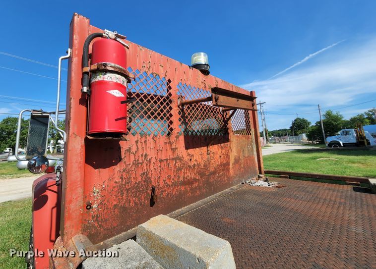 image for item MK9070 1992 Ford F700  flatbed truck