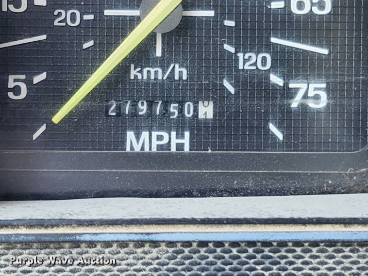 image for item MK9070 1992 Ford F700  flatbed truck