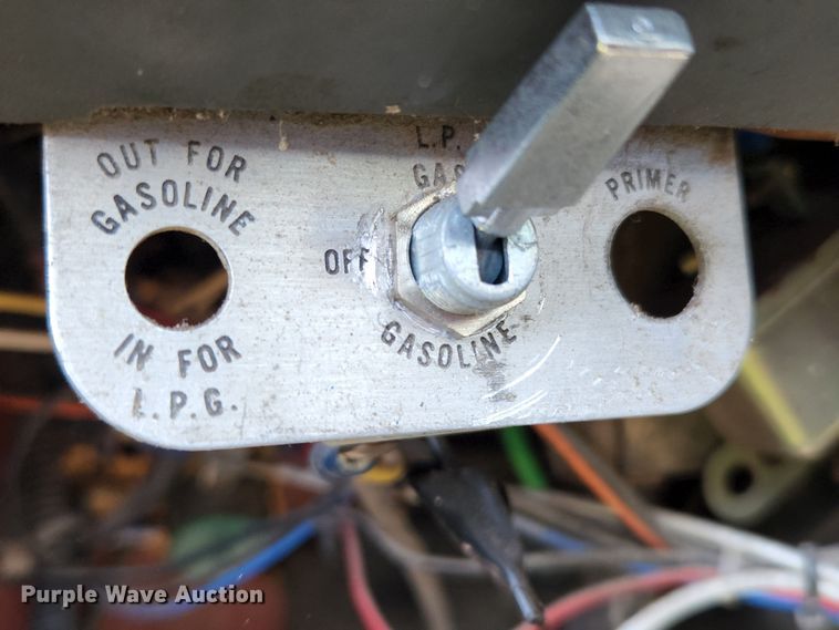 image for item MK9070 1992 Ford F700  flatbed truck