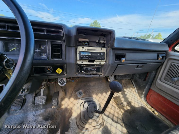 image for item MK9070 1992 Ford F700  flatbed truck