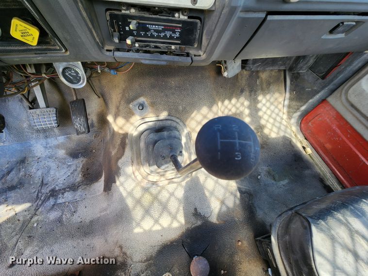 image for item MK9070 1992 Ford F700  flatbed truck