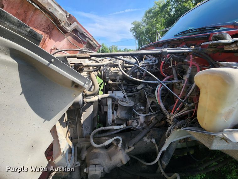 image for item MK9070 1992 Ford F700  flatbed truck