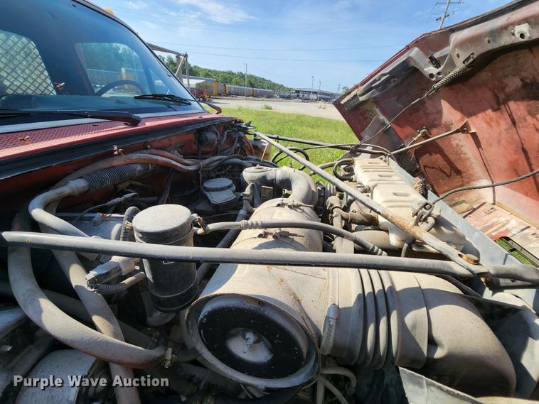 image for item MK9070 1992 Ford F700  flatbed truck