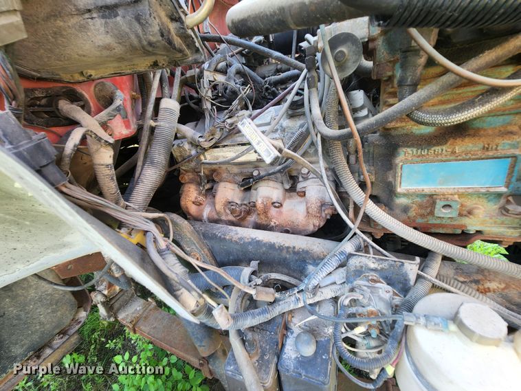 image for item MK9070 1992 Ford F700  flatbed truck