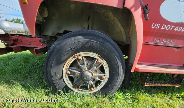 image for item MK9070 1992 Ford F700  flatbed truck