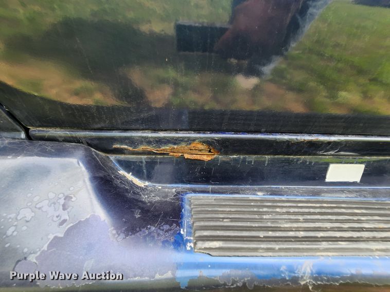 image for item MK9089 2005 Ford E350 Super Duty  shuttle bus