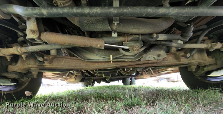 image for item MK9089 2005 Ford E350 Super Duty  shuttle bus