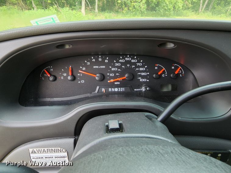 image for item MK9089 2005 Ford E350 Super Duty  shuttle bus