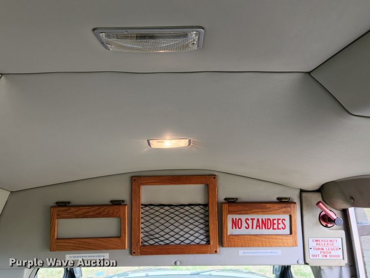 image for item MK9089 2005 Ford E350 Super Duty  shuttle bus