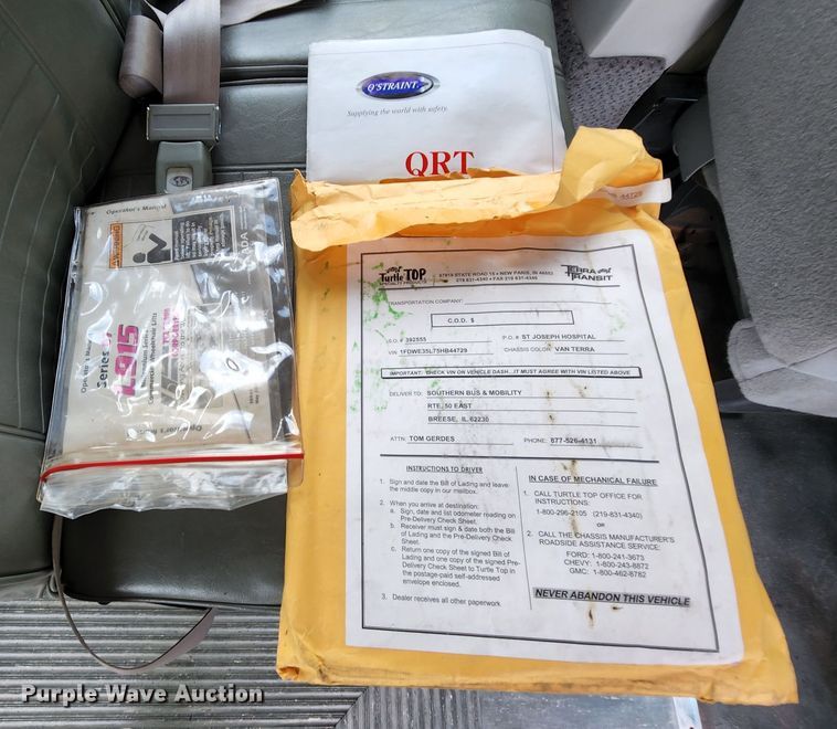 image for item MK9089 2005 Ford E350 Super Duty  shuttle bus