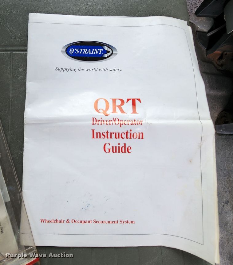 image for item MK9089 2005 Ford E350 Super Duty  shuttle bus