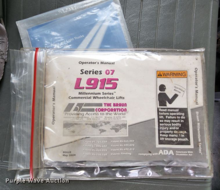 image for item MK9089 2005 Ford E350 Super Duty  shuttle bus