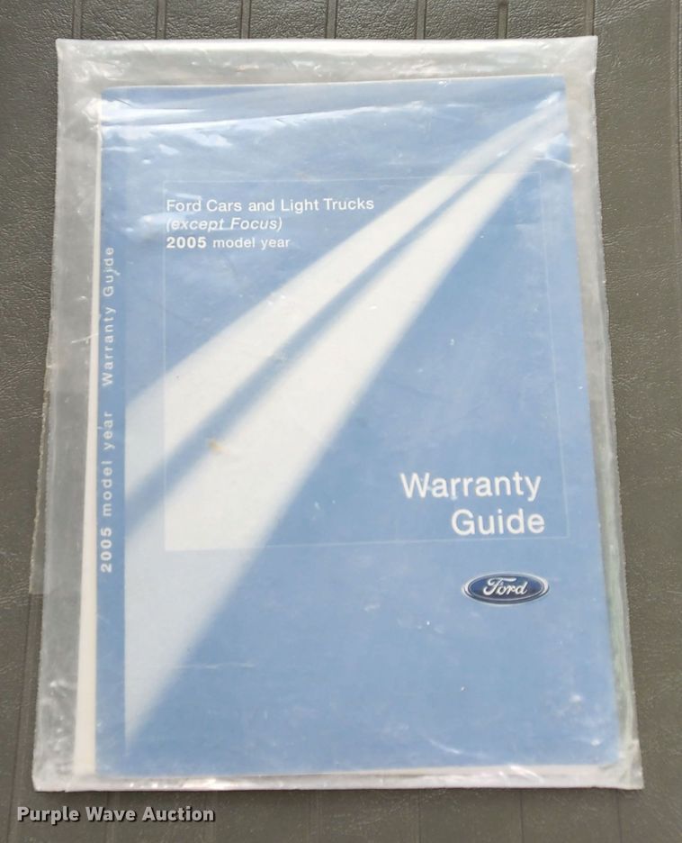 image for item MK9089 2005 Ford E350 Super Duty  shuttle bus