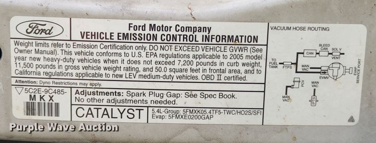 image for item MK9089 2005 Ford E350 Super Duty  shuttle bus