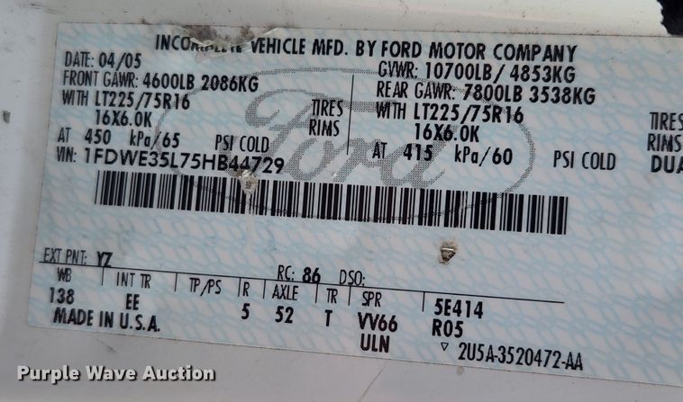 image for item MK9089 2005 Ford E350 Super Duty  shuttle bus