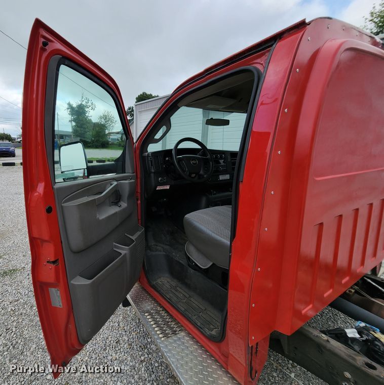 image for item MK9108 2016 Chevrolet Express G4500  van cab and chassis