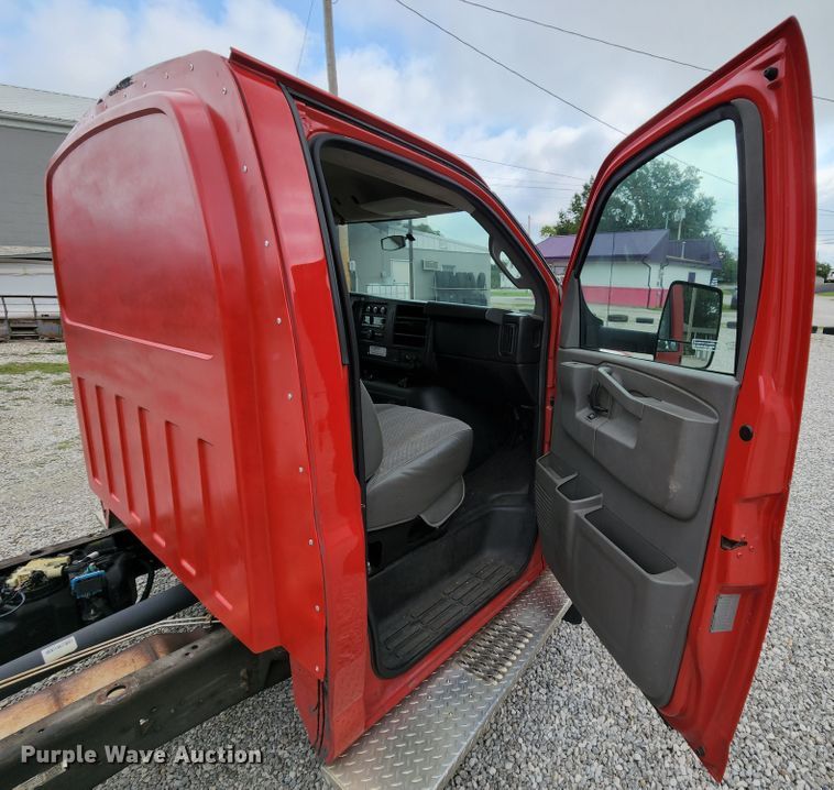 image for item MK9108 2016 Chevrolet Express G4500  van cab and chassis