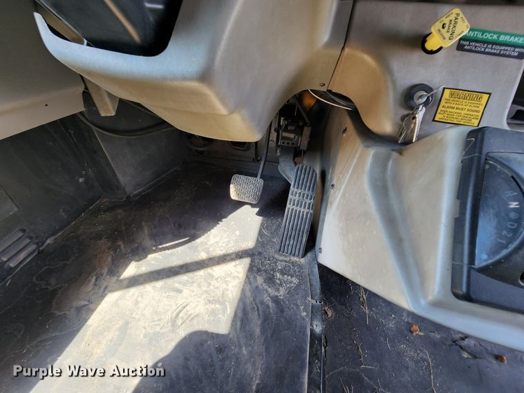 image for item MK9174 2005 Freightliner FS65  school bus