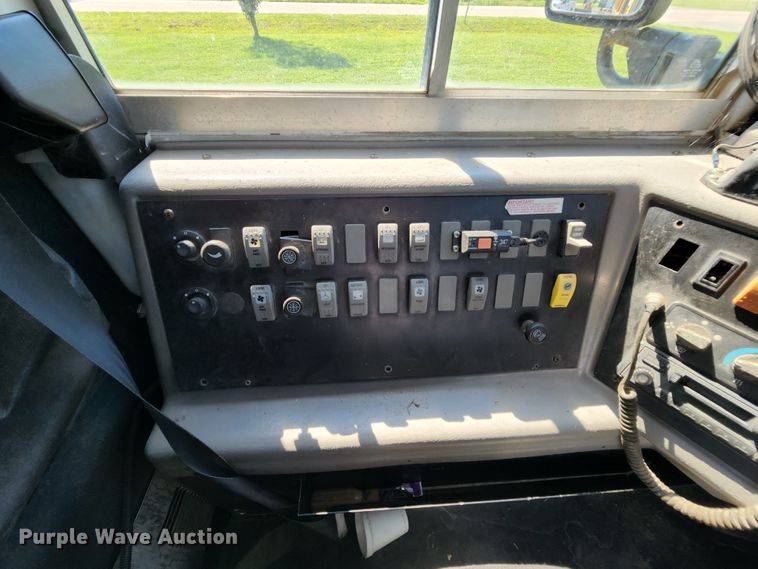 image for item MK9174 2005 Freightliner FS65  school bus