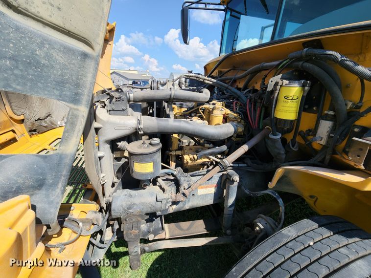 image for item MK9174 2005 Freightliner FS65  school bus