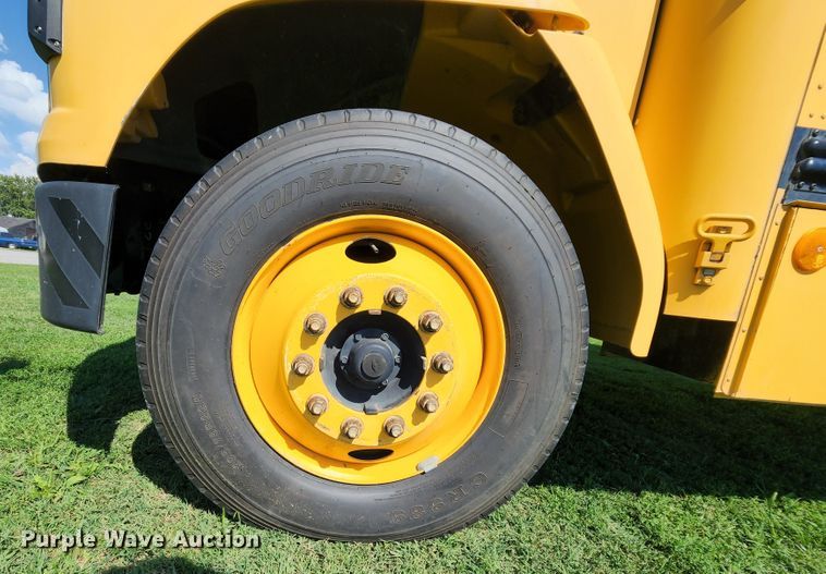 image for item MK9174 2005 Freightliner FS65  school bus