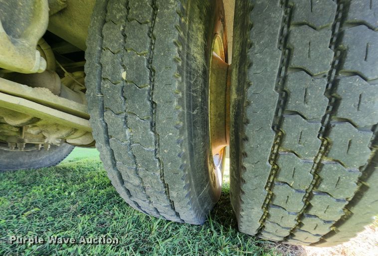 image for item MK9174 2005 Freightliner FS65  school bus