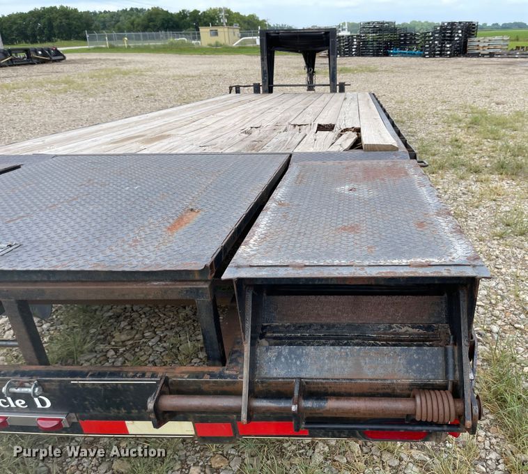 image for item MU9002 2008 Circle D 25GNFBBT  equipment trailer