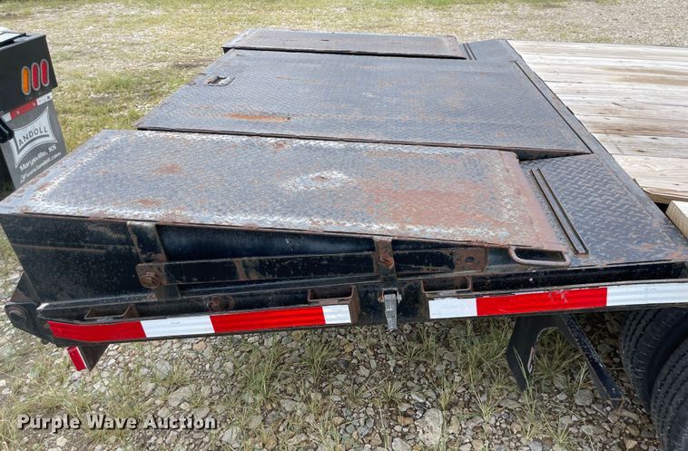 image for item MU9002 2008 Circle D 25GNFBBT  equipment trailer