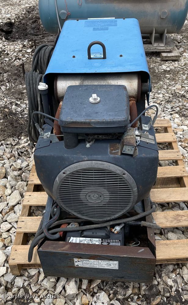 image for item MU9004 Miller Bobcat 225  welder/generator