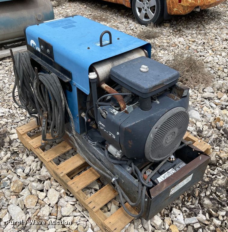 image for item MU9004 Miller Bobcat 225  welder/generator