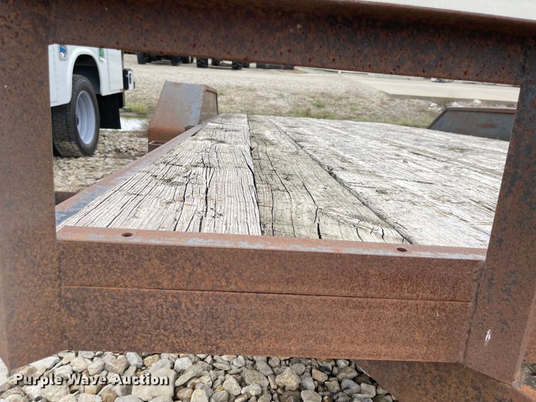 image for item MU9006 2005 H&H  equipment trailer