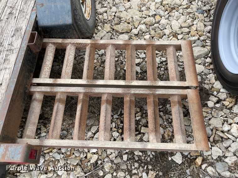 image for item MU9006 2005 H&H  equipment trailer