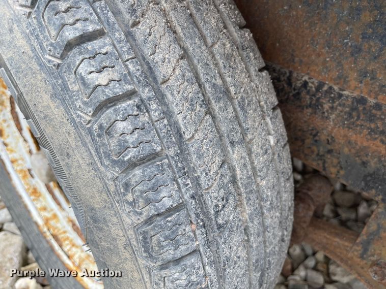 image for item MU9006 2005 H&H  equipment trailer