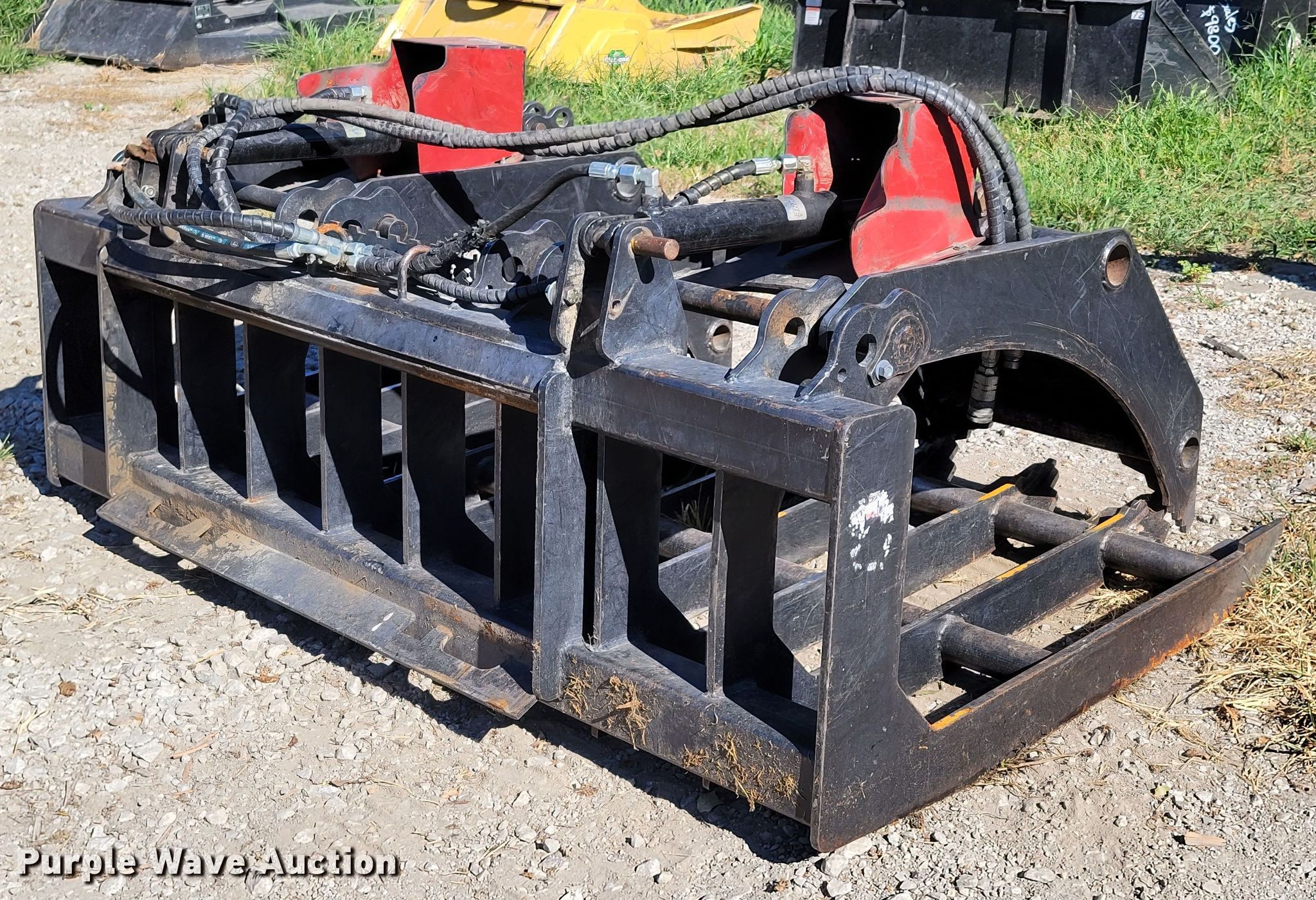 RSE skid steer grapple bucket in Robinson, KS Item DM2458 sold