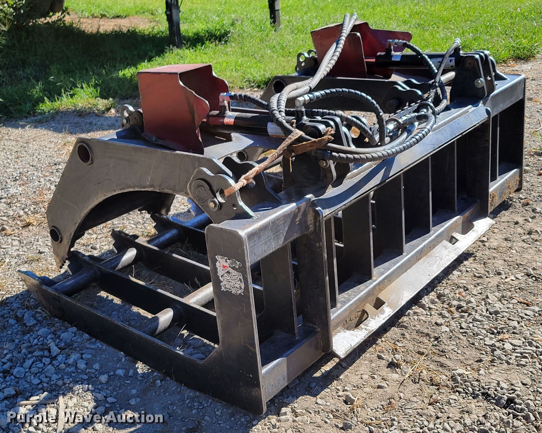 RSE skid steer grapple bucket in Robinson, KS Item DM2458 sold