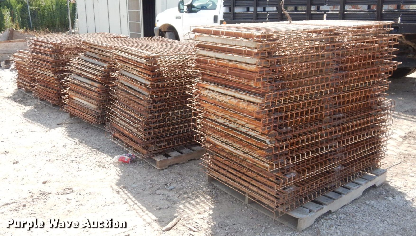 Approximately 5 pallets of wire shelving in Topeka, KS Item DS1327