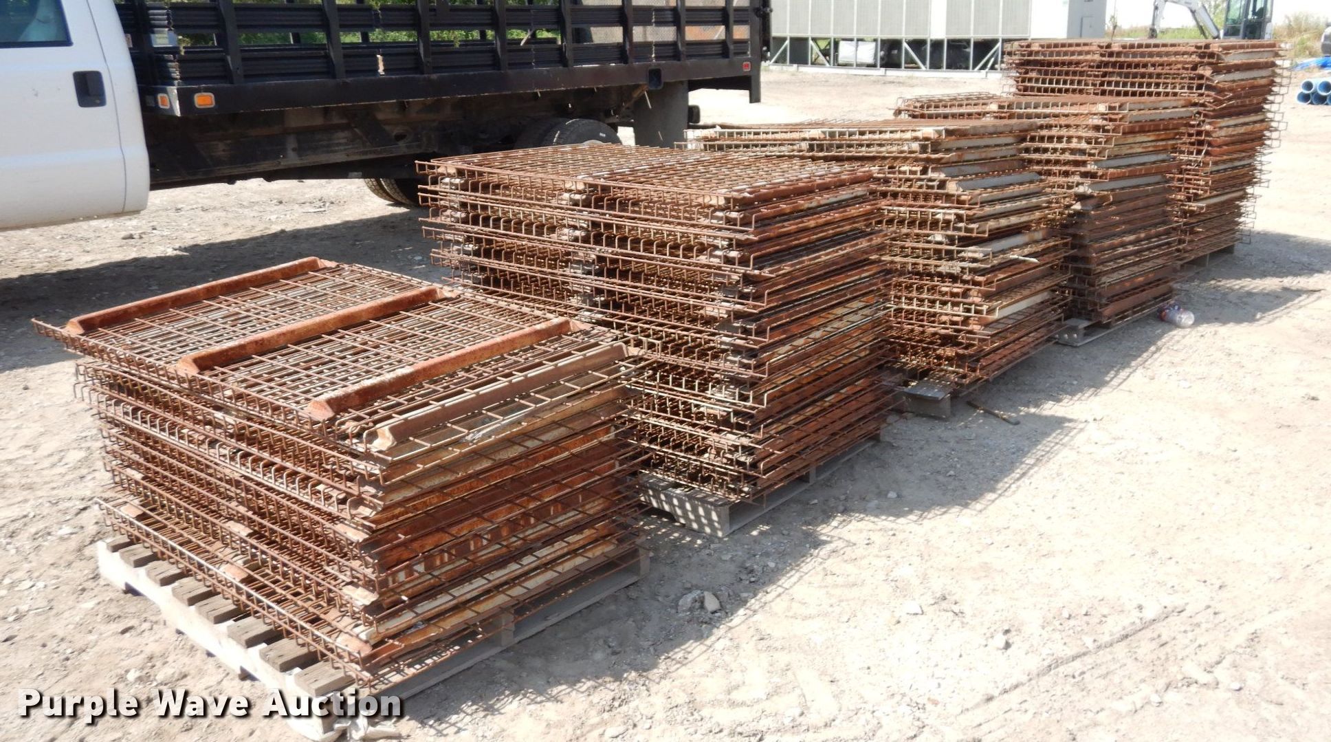 Approximately 5 pallets of wire shelving in Topeka, KS Item DS1327