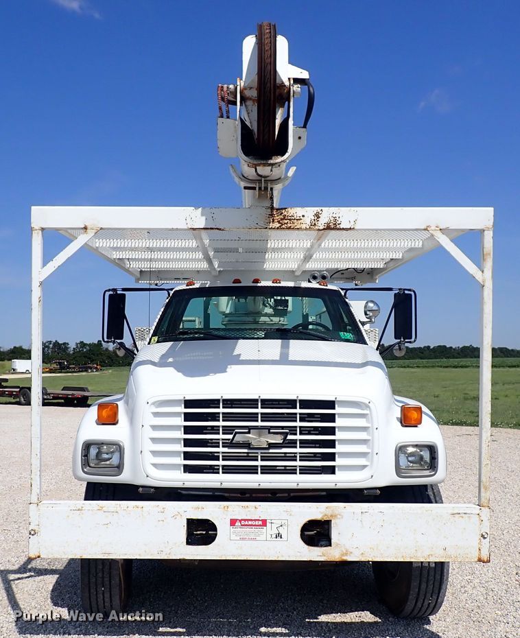 image for item DF5054 1997 Chevrolet C7500  bucket truck