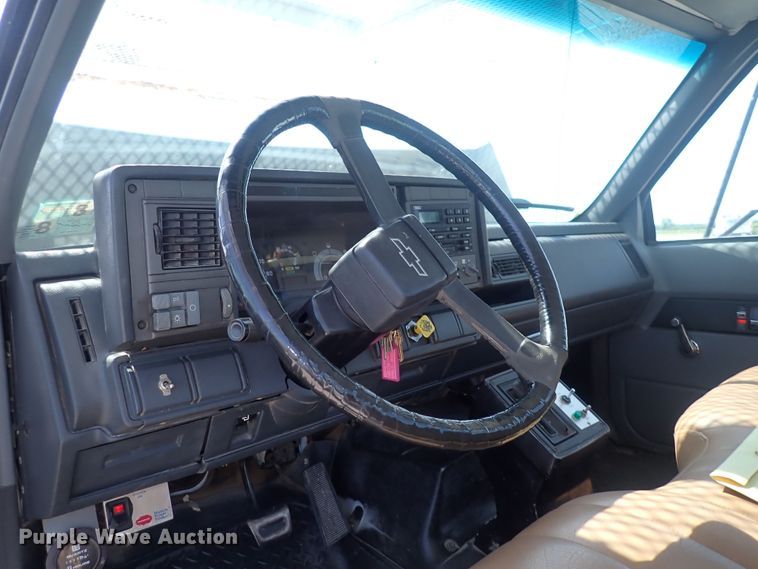 image for item DF5054 1997 Chevrolet C7500  bucket truck