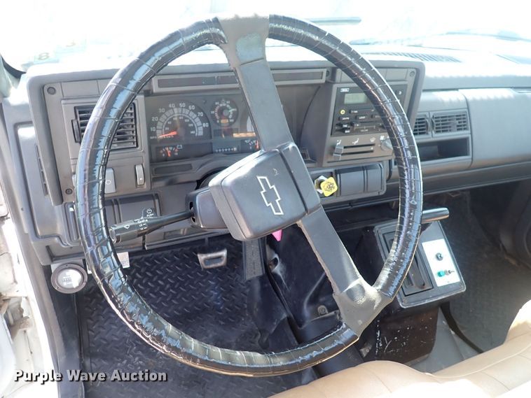 image for item DF5054 1997 Chevrolet C7500  bucket truck