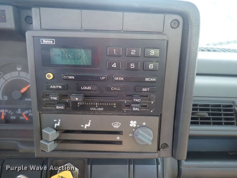 image for item DF5054 1997 Chevrolet C7500  bucket truck