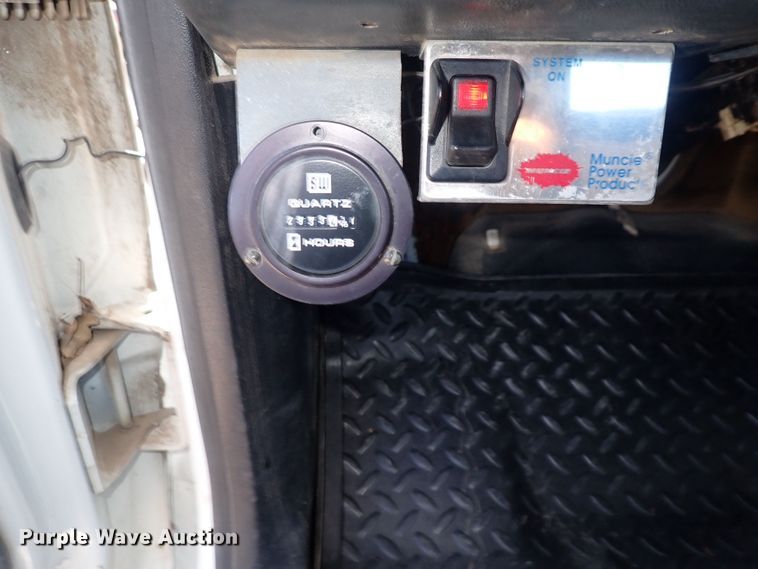 image for item DF5054 1997 Chevrolet C7500  bucket truck